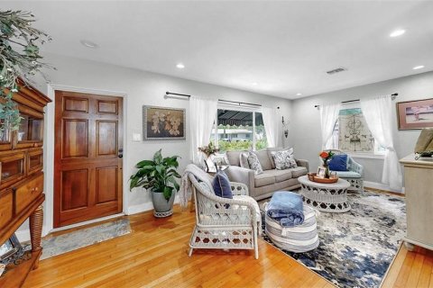 Villa ou maison à vendre à Saint Petersburg, Floride: 3 chambres, 113.25 m2 № 2275575 - photo 4