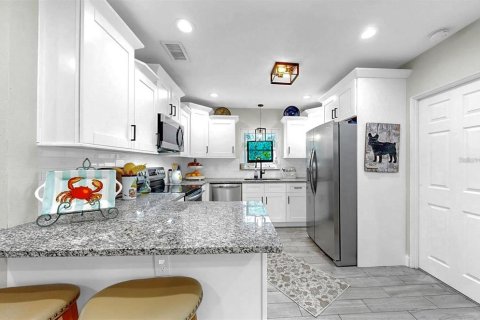 Villa ou maison à vendre à Saint Petersburg, Floride: 3 chambres, 113.25 m2 № 2275575 - photo 8
