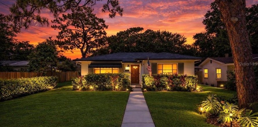 Villa ou maison à Saint Petersburg, Floride 3 chambres, 113.25 m2 № 2275575