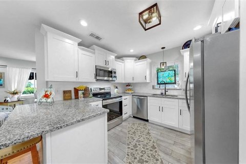 Villa ou maison à vendre à Saint Petersburg, Floride: 3 chambres, 113.25 m2 № 2275575 - photo 9
