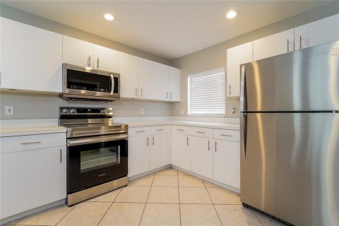 Villa ou maison à vendre à North Port, Floride: 3 chambres, 158.96 m2 № 2288043 - photo 6