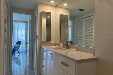 Condo in Clearwater, Florida, 2 bedrooms  № 1910288 - photo 25
