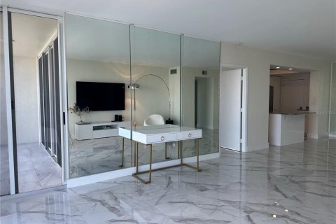 Condo in Clearwater, Florida, 2 bedrooms  № 1910288 - photo 7