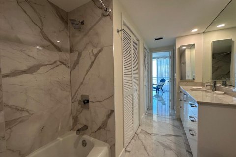 Condo in Clearwater, Florida, 2 bedrooms  № 1910288 - photo 26