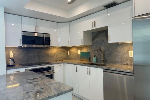 Condo in Clearwater, Florida, 2 bedrooms  № 1910288 - photo 11