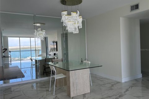 Condo in Clearwater, Florida, 2 bedrooms  № 1910288 - photo 9