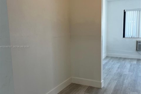 Villa ou maison à louer à Miami Beach, Floride: 1 chambre, 292.64 m2 № 2172692 - photo 16