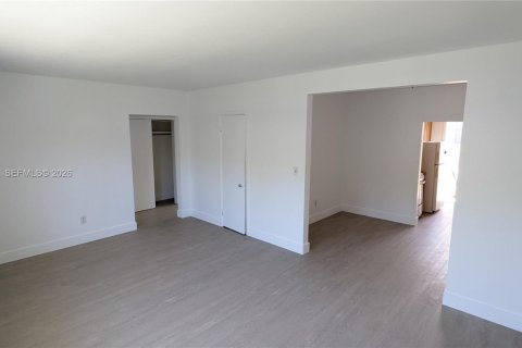 Villa ou maison à louer à Miami Beach, Floride: 1 chambre, 292.64 m2 № 2172692 - photo 8