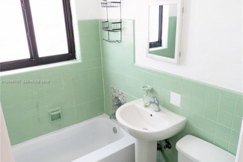 Villa ou maison à louer à Miami Beach, Floride: 1 chambre, 292.64 m2 № 2172692 - photo 4