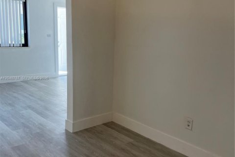 Villa ou maison à louer à Miami Beach, Floride: 1 chambre, 292.64 m2 № 2172692 - photo 17