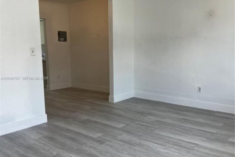 Villa ou maison à louer à Miami Beach, Floride: 1 chambre, 292.64 m2 № 2172692 - photo 18