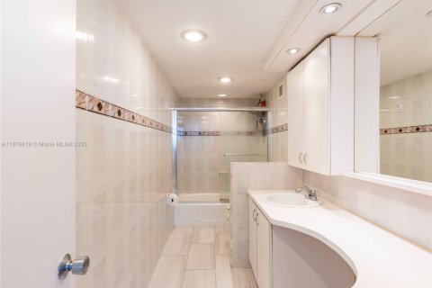 Copropriété à vendre à Miami Beach, Floride: 1 chambre, 91.23 m2 № 1927318 - photo 12