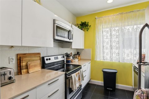 Condominio en venta en Miami Beach, Florida, 2 dormitorios, 65.68 m2 № 2168695 - foto 10