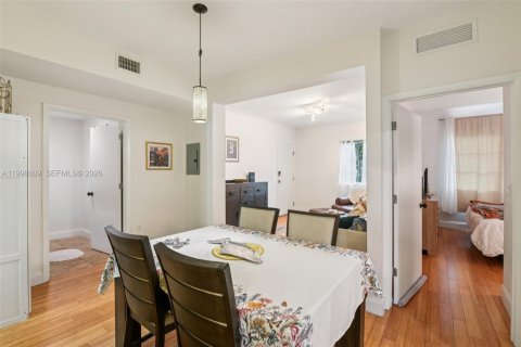 Condominio en venta en Miami Beach, Florida, 2 dormitorios, 65.68 m2 № 2168695 - foto 7