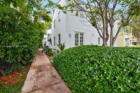 Condominio en venta en Miami Beach, Florida, 2 dormitorios, 65.68 m2 № 2168695 - foto 1