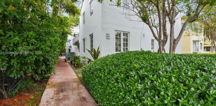 Condominio en Miami Beach, Florida, 2 dormitorios  № 2168695