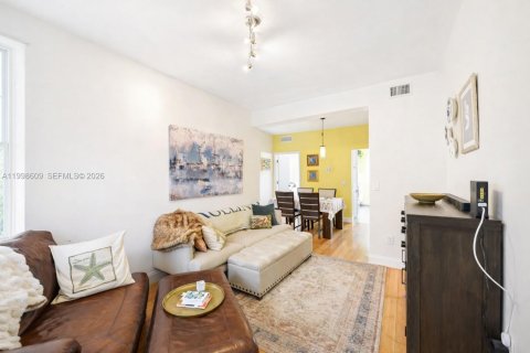 Condominio en venta en Miami Beach, Florida, 2 dormitorios, 65.68 m2 № 2168695 - foto 4
