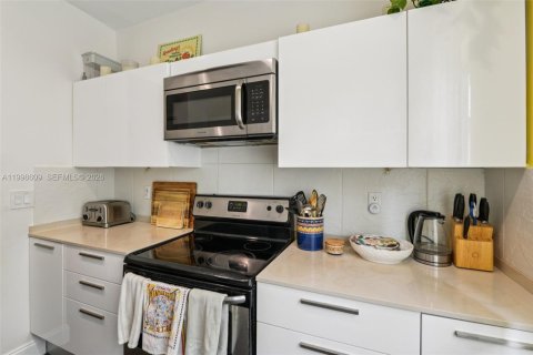 Condominio en venta en Miami Beach, Florida, 2 dormitorios, 65.68 m2 № 2168695 - foto 12