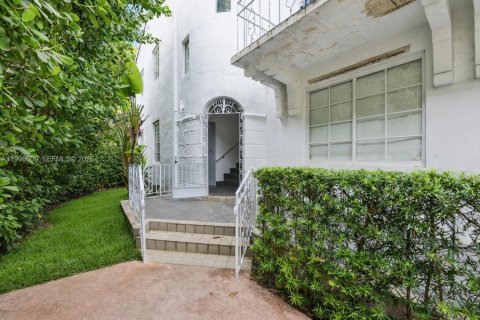 Condominio en venta en Miami Beach, Florida, 2 dormitorios, 65.68 m2 № 2168695 - foto 2