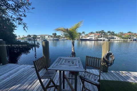 Villa ou maison à vendre à Lighthouse Point, Floride: 4 chambres, 251.77 m2 № 1994300 - photo 2