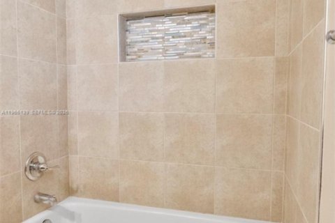 Casa en venta en Margate, Florida, 4 dormitorios, 164.9 m2 № 2028152 - foto 19