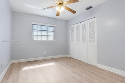 Casa en venta en Margate, Florida, 4 dormitorios, 164.9 m2 № 2028152 - foto 14