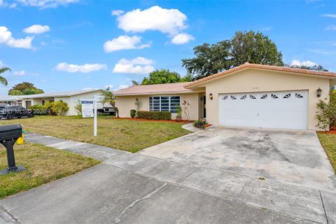 Casa en venta en Margate, Florida, 4 dormitorios, 164.9 m2 № 2028152 - foto 2