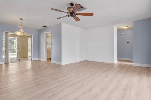 Casa en venta en Margate, Florida, 4 dormitorios, 164.9 m2 № 2028152 - foto 5