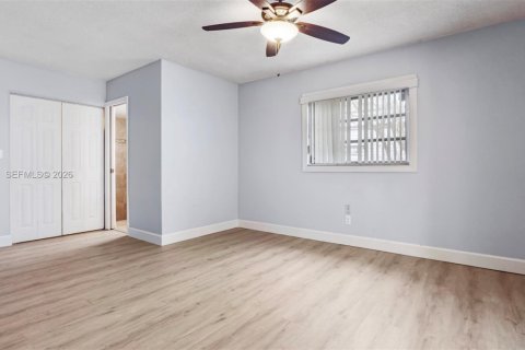 Casa en venta en Margate, Florida, 4 dormitorios, 164.9 m2 № 2028152 - foto 24