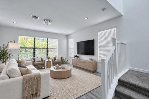 House in Lake Worth, Florida 3 bedrooms, 215.25 sq.m. № 2429787 - photo 9