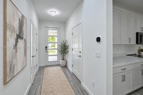 House in Lake Worth, Florida 3 bedrooms, 215.25 sq.m. № 2429787 - photo 4