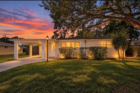 Villa ou maison à Dunedin, Floride 2 chambres, 88.81 m2 № 2358508