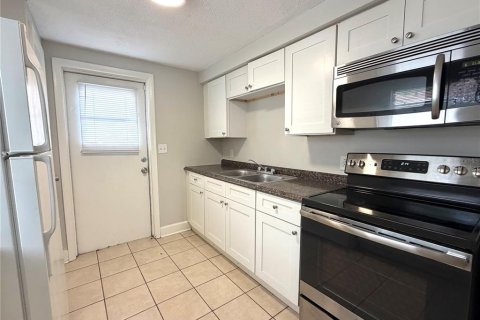 Appartement à louer à Tampa, Floride: 2 chambres, 78.97 m2 № 2094619 - photo 3