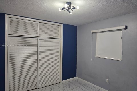 Снять в аренду виллу или дом в Пальметто-Бей, Флорида 2 спальни, 74.32м2, № 1992187 - фото 10