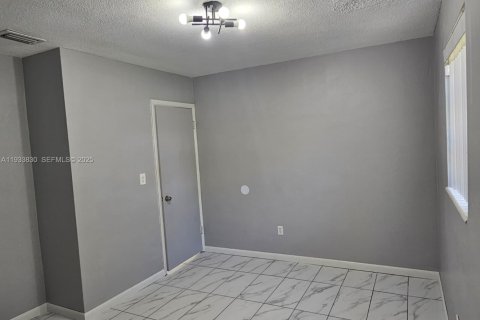 Снять в аренду виллу или дом в Пальметто-Бей, Флорида 2 спальни, 74.32м2, № 1992187 - фото 6