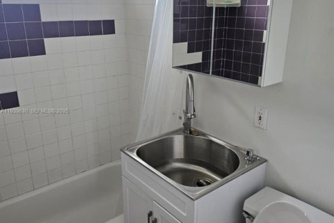 Снять в аренду виллу или дом в Пальметто-Бей, Флорида 2 спальни, 74.32м2, № 1992187 - фото 4