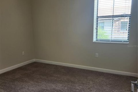 Townhouse in Davenport, Florida 4 bedrooms, 188.22 sq.m. № 2211649 - photo 13