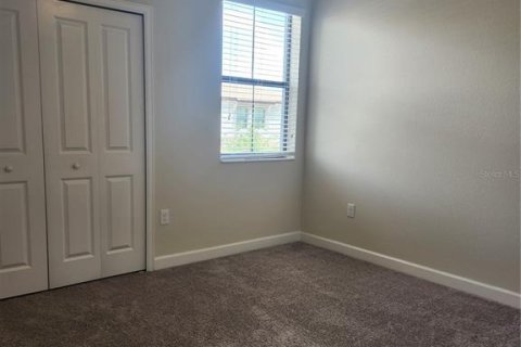 Townhouse in Davenport, Florida 4 bedrooms, 188.22 sq.m. № 2211649 - photo 15