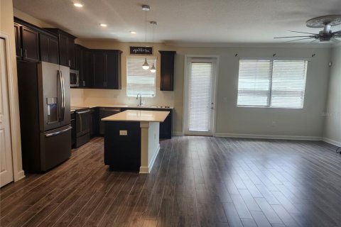 Townhouse in Davenport, Florida 4 bedrooms, 188.22 sq.m. № 2211649 - photo 5