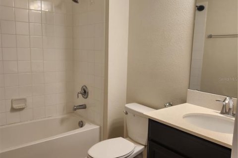 Townhouse in Davenport, Florida 4 bedrooms, 188.22 sq.m. № 2211649 - photo 16