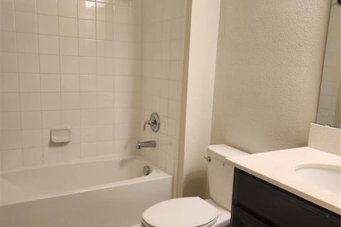 Townhouse in Davenport, Florida 4 bedrooms, 188.22 sq.m. № 2211649 - photo 14