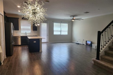 Townhouse in Davenport, Florida 4 bedrooms, 188.22 sq.m. № 2211649 - photo 2