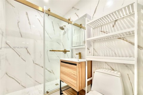 Купить виллу или дом в Уилтон-Мэнорс, Флорида 4 спальни, 257.15м2, № 2006630 - фото 13