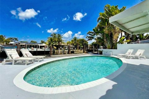 Купить виллу или дом в Уилтон-Мэнорс, Флорида 4 спальни, 257.15м2, № 2006630 - фото 16