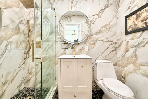 Купить виллу или дом в Уилтон-Мэнорс, Флорида 4 спальни, 257.15м2, № 2006630 - фото 12