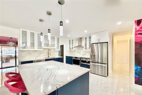 Купить виллу или дом в Уилтон-Мэнорс, Флорида 4 спальни, 257.15м2, № 2006630 - фото 9