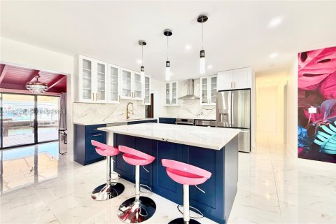 Купить виллу или дом в Уилтон-Мэнорс, Флорида 4 спальни, 257.15м2, № 2006630 - фото 8