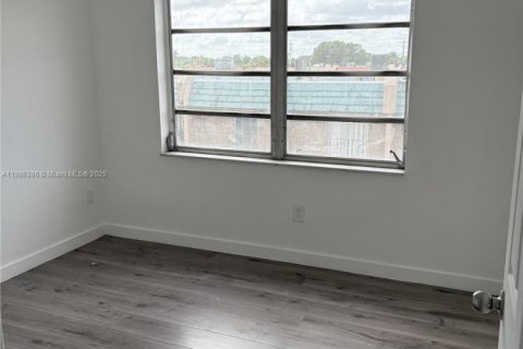 Apartamento en alquiler en Hialeah, Florida, 2 dormitorios, 78.04 m2 № 1933434 - foto 8