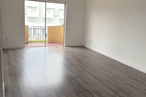 Apartamento en alquiler en Hialeah, Florida, 2 dormitorios, 78.04 m2 № 1933434 - foto 7