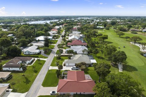 House in Stuart, Florida 3 bedrooms, 214.88 sq.m. № 1077461 - photo 1